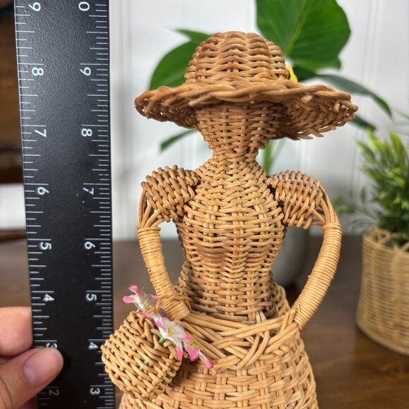 Vintage Wicker Lady Figurine Woven Basket Doll with Hat and Flowers Boho Decor - Picture 12 of 14